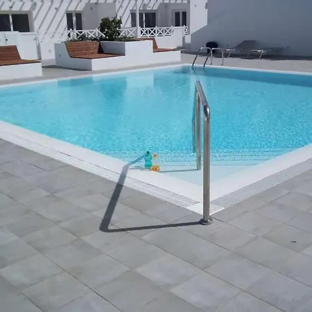 Playa Honda Sleeps 4 Pool Wifi Apartment Playa Honda (Lanzarote)