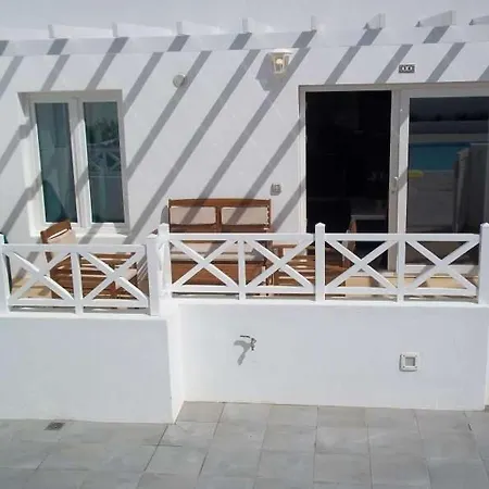 Playa Honda Sleeps 4 Pool Wifi Apartment
